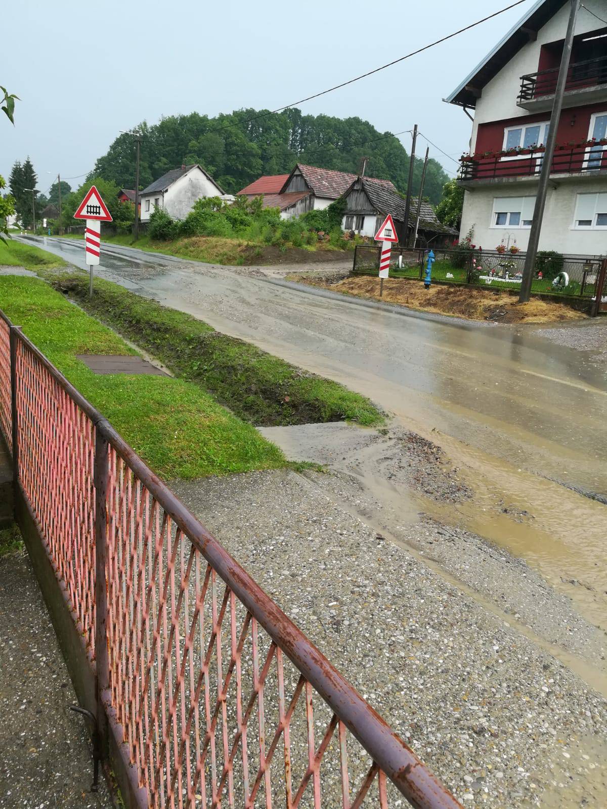 Grmljavinsko nevrijeme i obilne kiše poharale nekoliko županija