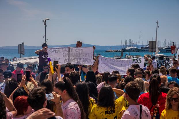 Split: Grad Split i gradonačelnik Šuta organizirali po prvi put okupljanje maturanata na Rivi