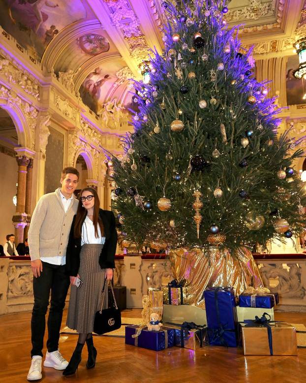 FOTO 'Vatreni' nosi njenu fotku na svakoj utakmici. Prohodali su kao tinejdžeri i isti dan slave