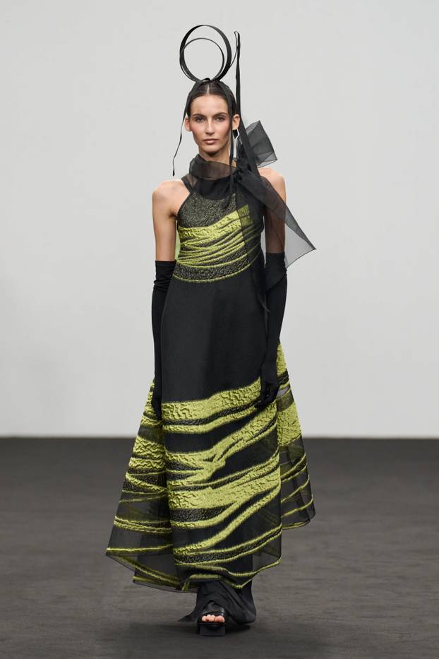 Divne kreacije: Pogledajte reviju Ksenije Vrbanić u Dubaiju