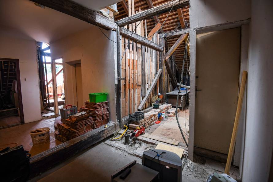 Od velike rupe u zidu napravila terasu: 'Imam pogled na Ilicu'