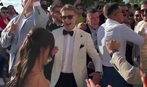 VIDEO Pogledajte atmosferu s vjen&ccaron;anja asa 'vatrenih'! Javila se i Vanna koja je zapjevala