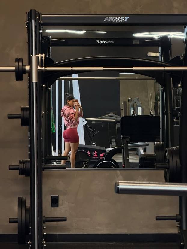 FOTO Seksi fitness mama pokazala sve: 'Nema izgovora, i nakon dvije trudnoće sam top'