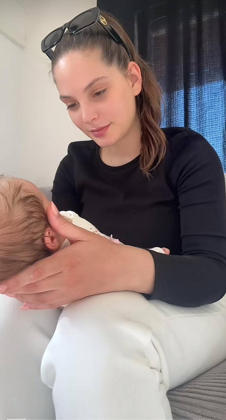 Zvijezda 'Kumova' pokazala je svoju novorođenu kćer: 'Ljubav'