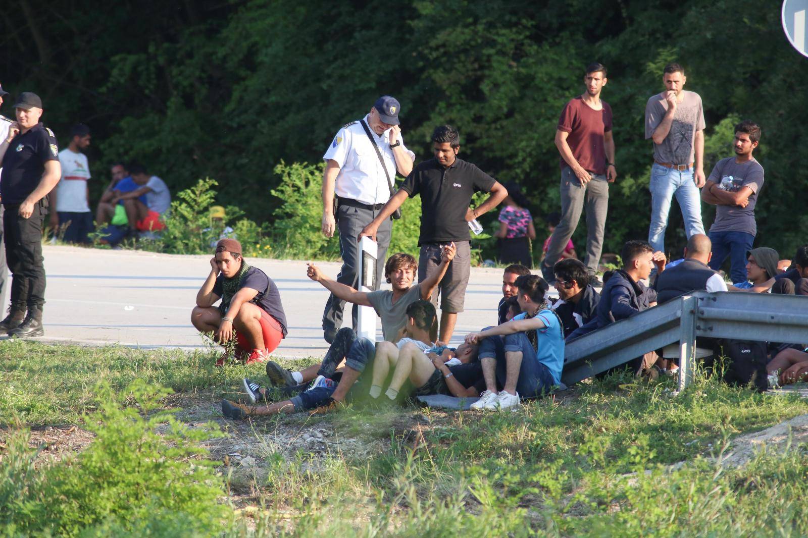 Blizu Nove Gradiške policija uhvatila 18 ilegalnih migranata