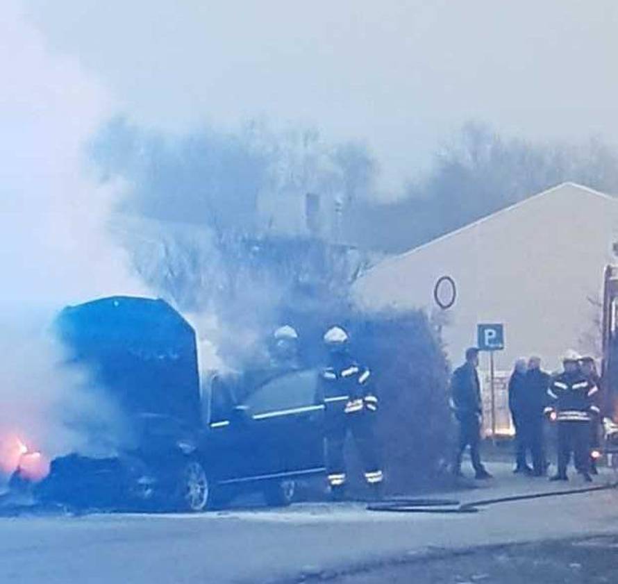 Zapalio se automobil: 'Gorio je iznutra, baš se jako dimilo...'