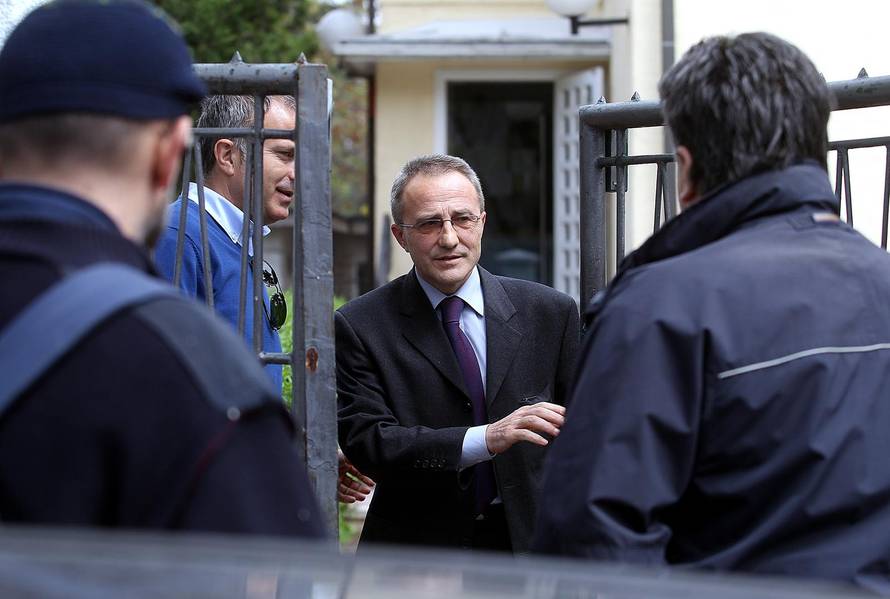 Zagreb: Josip Brezni na odlasku iz HNS-a nakon 14. redovite sjednice 