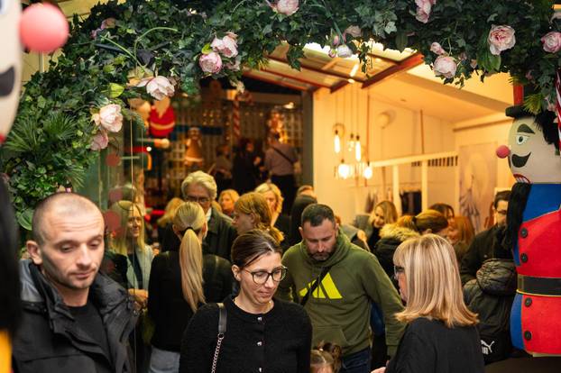 Zagreb: Svečana premijera Božićne predstave "A, gdje su lampice?" u kazalištu Trešnja