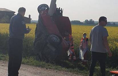 Auto mu se gotovo prepolovio, mladić (22) preminuo u bolnici