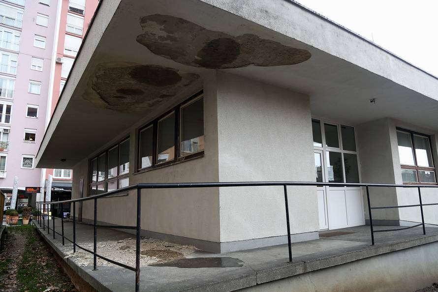 "Žbuka se mogla srušiti i na djecu, a nitko na to ne reagira"