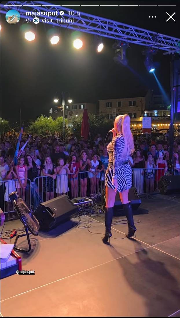 FOTO 'Zebrica' Maja Šuput u vrtoglavim čizmama i minici nastupala na utrci magaraca