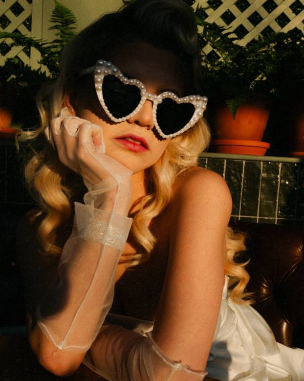 FOTO Mlada ljepotica obožava vintage stil - u retro krpicama donosi seksepil iz 1950-ih