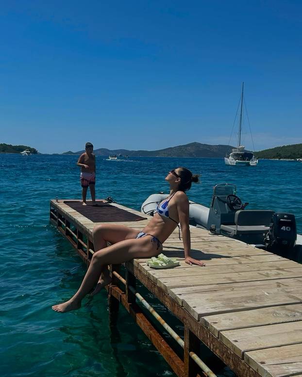 FOTO Francuska Hrvatica mami poglede svih navijača. Evo tko je mlada rukometašica Mia
