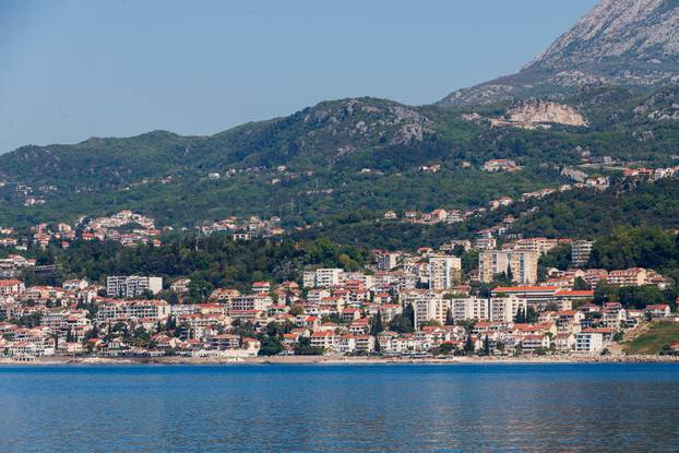 Pogled na Herceg Novi i hrvatski poluotok Prevlaka