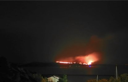 Udar groma izazvao požar na Lavdari i zaprijetio kućama, 50 ljudi s otoka evaukirali u Sali