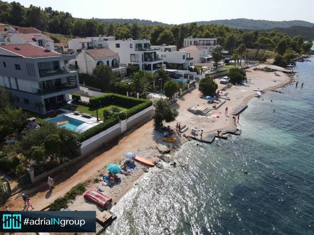 FOTO Ima konobu s vinom i dva bazena: Vila na Čiovu prodaje se za čak šest milijuna eura