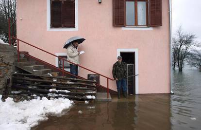 Na poplavljenu i ugroženu Liku zaboravila je i Kosor?