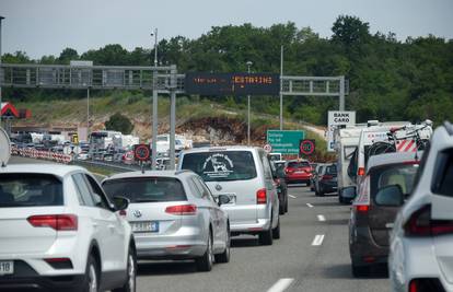 HAK: Promet je pojačan na većini cesta,  na dijelu autoceste A1 vozi se u koloni sa zastojima