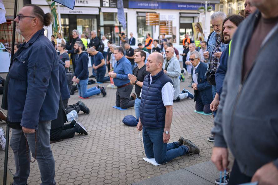 Zagreb: Muška molitva krunice