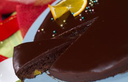 Božićna kuhinja: Neodoljiva čokoladna torta s narančama