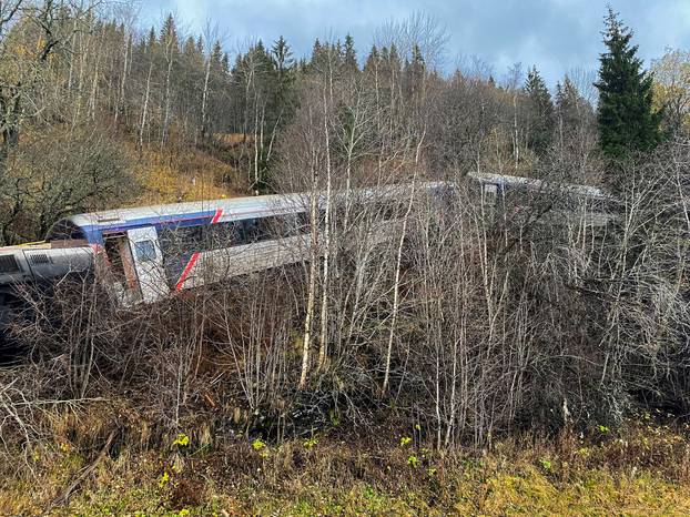 A derailed train is pictured in Finneidfjord