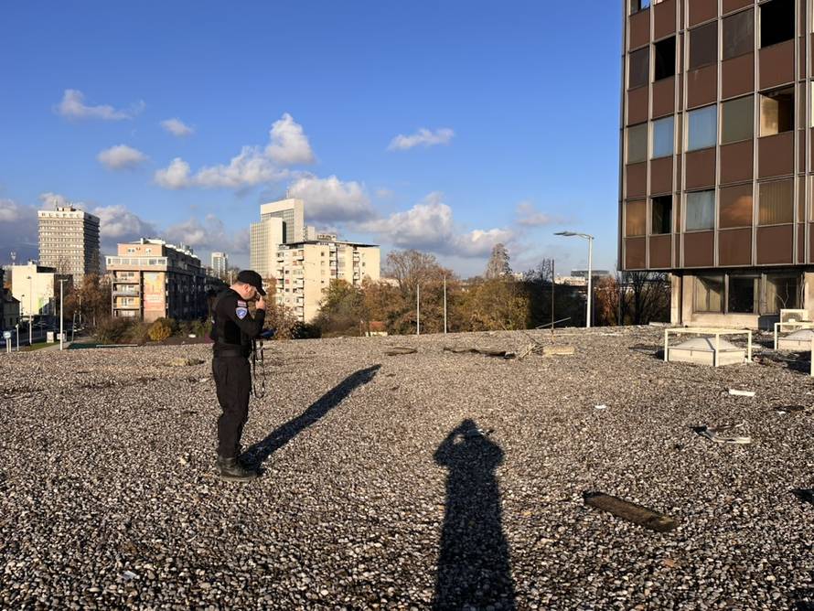 Dronovi za sad ne mogu snimiti cijelu unutrašnjost Vjesnika: 'Čim uđu u etažu, gubi se signal'