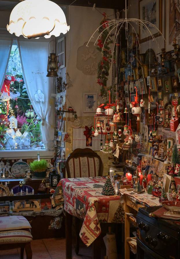 24SATA Zagreb: Stan ukrašen blagdanskim dekoracijama