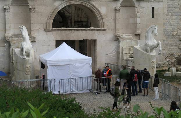 Split: Zlatna vrata Dioklecijanove palaÄe zbog snimanja zatvorena za prolaz