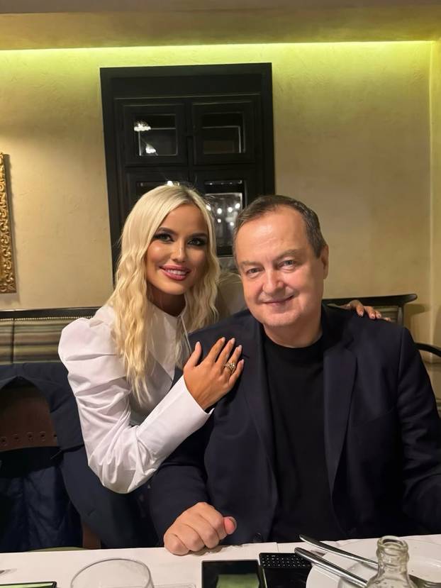 FOTO Obožava Vučića i Putina. Srpska političarka: Ružni bi da se politikom bave samo gabori!'