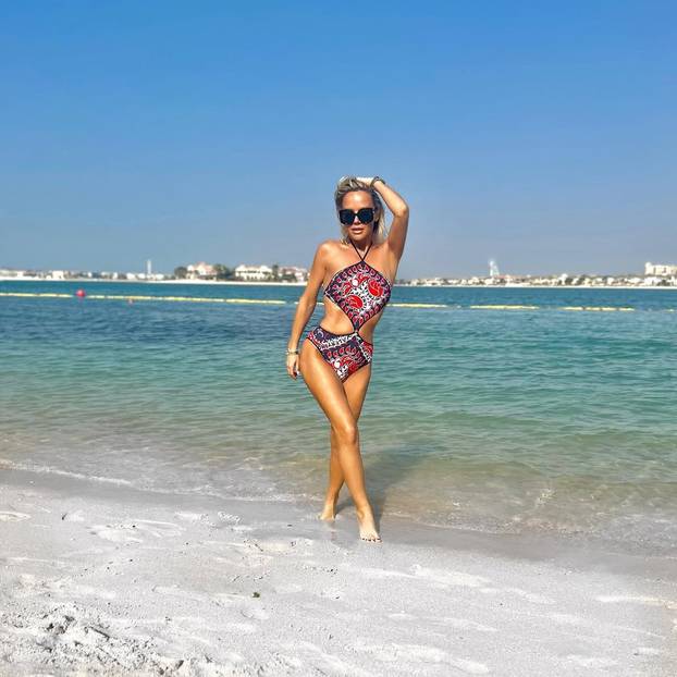 Svi Majini bikiniji i tangice: Sa Šimom uživala na jahti, i bivšeg Nenada zavela je na bazenu...