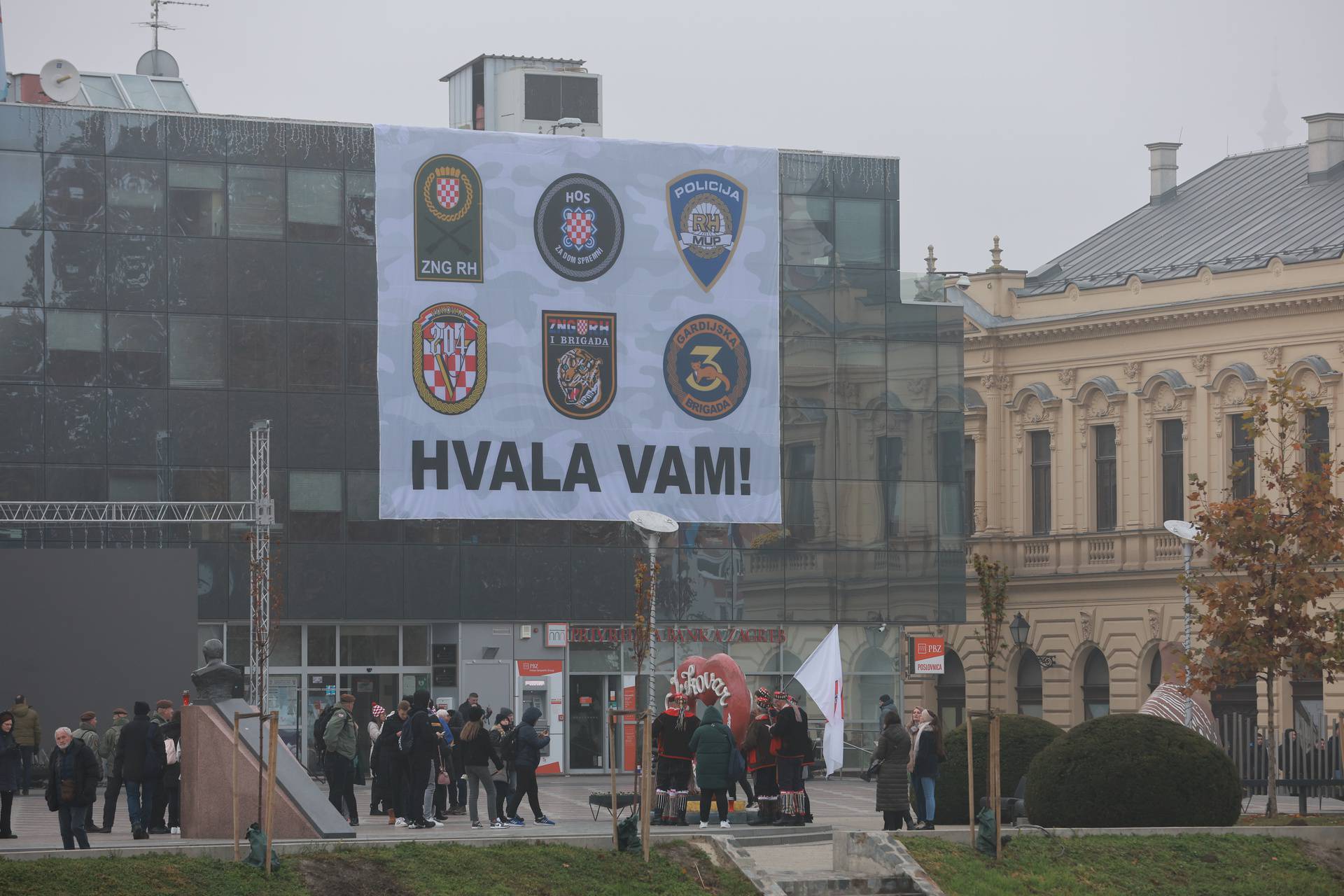 Vukovar: Okupljanje uoči obilježavanja 33. obljetnice stradanja Vukovara