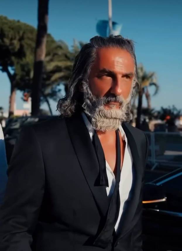 FOTO Zove se Zeus i izgleda kao bog: Ovaj muškarac je trenutno najpoželjniji na internetu!