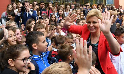 Kolinda učenicima na prvi dan škole: 'Vi ste budući premijeri!'