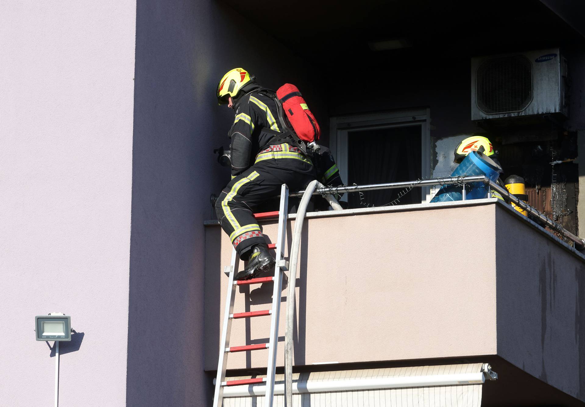 Požar u stanu u Oreškovićevoj ulici u Zagrebu