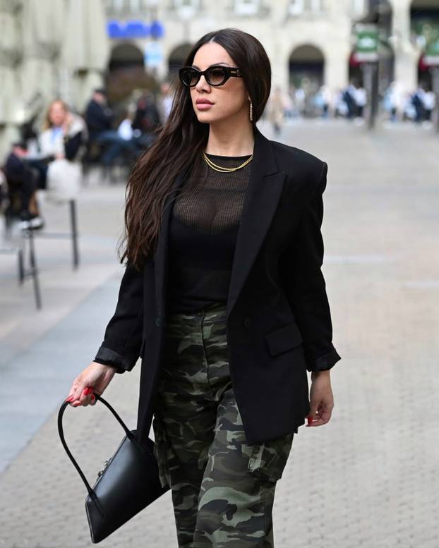 FOTO Žanamari vatrenim fotkama u crvenim haljinama podiže svijest o opakoj bolesti