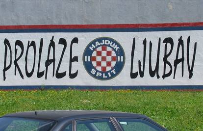 Poruka na kontraprosvjed na Rivi: Ne dirajte mrtve i Vukovar da bi opravdali grijehe živih!