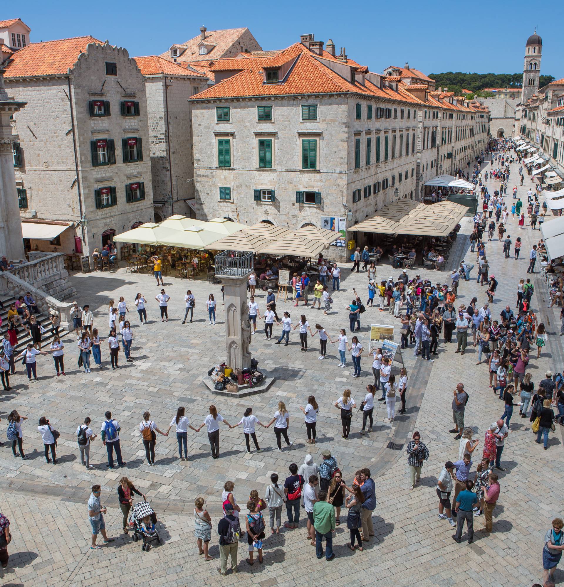 Dubrovnik i Zagreb: Svojim su tijelima formirali titrajuća srca