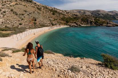 Plaža Oprna na Krku jedna je od najljepših plaža na Jadranu