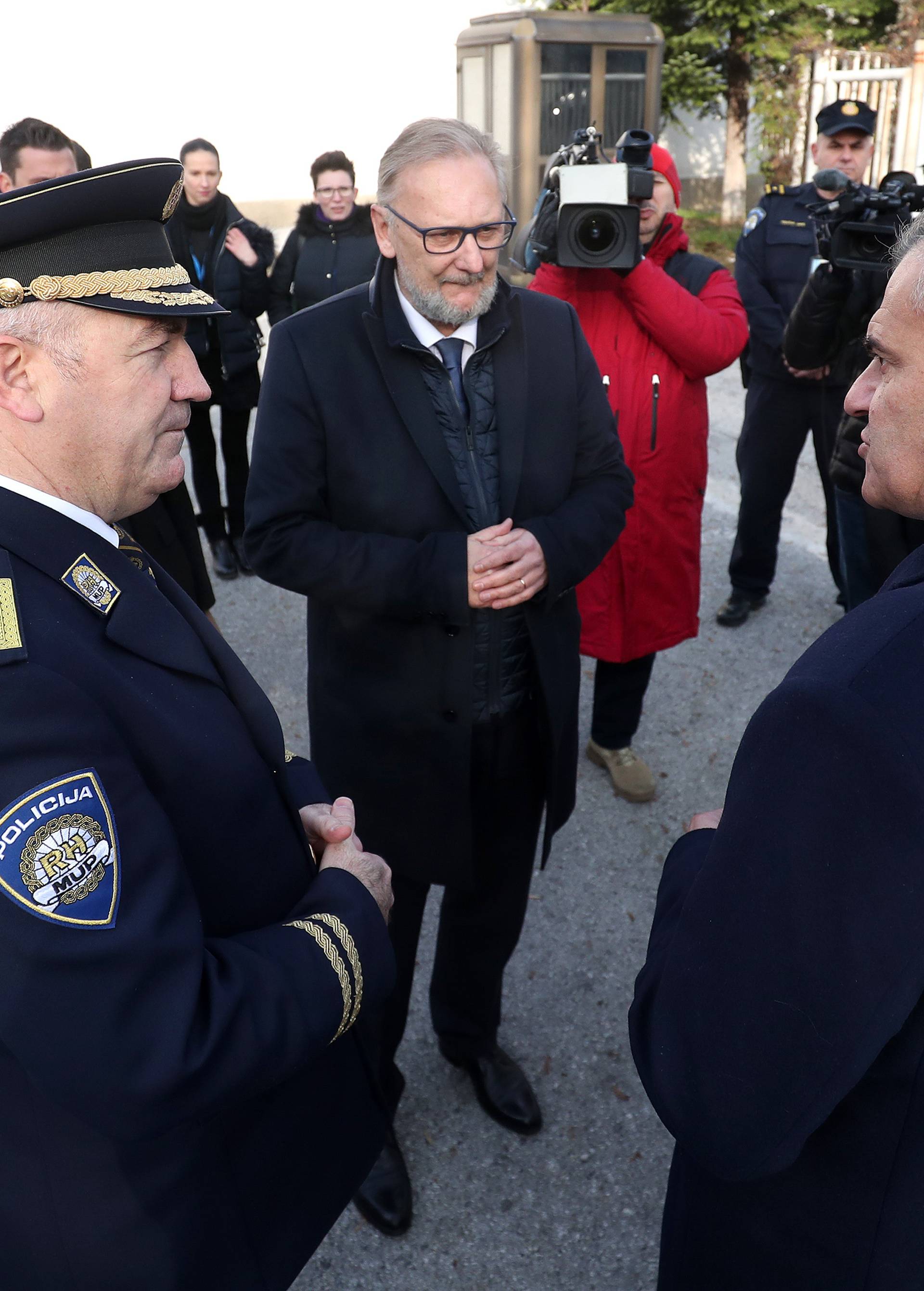 Zagreb: Policiji uruÄeno deset novih kombija s forenziÄkom opremom