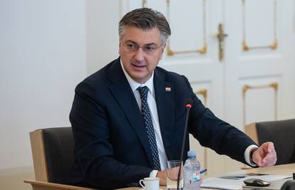 Plenković: Jutros smo ministar Beroš i ja posjetili Banožića. Još uvijek je na intenzivnoj skrbi