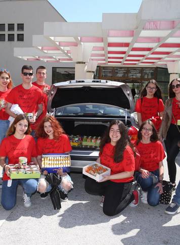 Split: Maturanti 3. gimnazije donirali hranu socijalnoj samoposluzi
