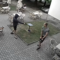 VIDEO Šokantne scene u Čačku: Došetao u šlapama, izvadio je pištolj i hladnokrvno zapucao