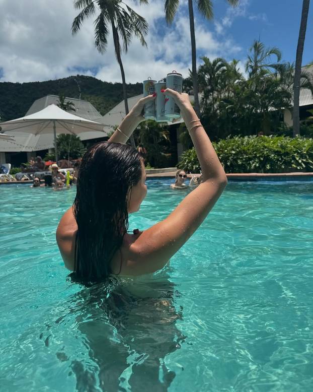 FOTO Za njom uzdišu milijuni: 'Nemam ni gram silikona! Moje su grudi genetika'. Tko je Ana?