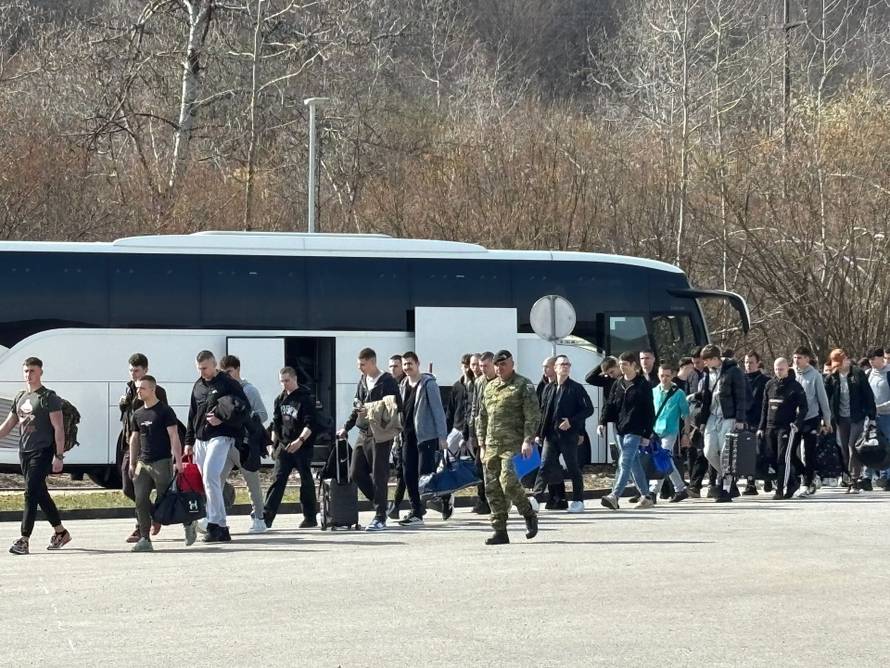 Prvi dan vojnog roka u Slunju