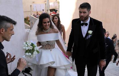 Evo kako izgleda haljina u koju se Adriana Ćaleta-Car presvukla nakon raskošne vjenčanice