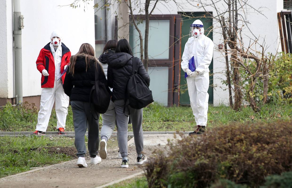 Škole đake šalju u samoizolaciju na samo jedan dan, a roditelji na nastavu šalju zaraženu djecu