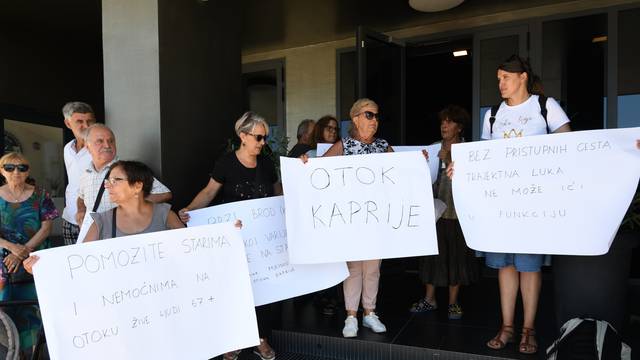 Šibenik: Prosvjed mještana Kaprija nezadovoljni rješenjem oko pristništa