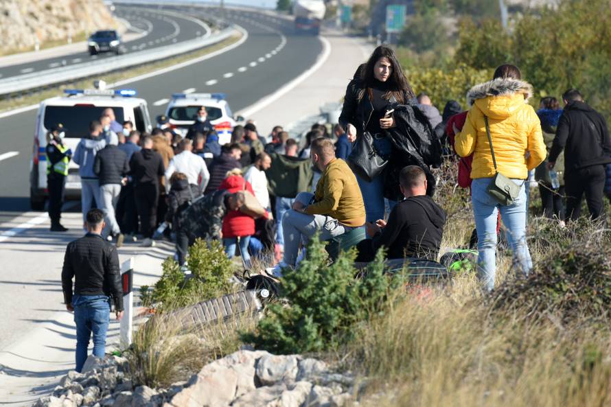 Kod odmorišta Jasenice na autocesti A1 autobus izletio s ceste