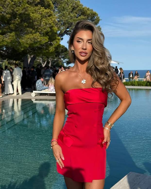 FOTO Tijelo joj je čista poezija! Lauren je najbolja motivacijska influencerica 2025. godine