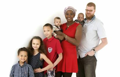 Najviša obitelj na svijetu: Tata, mama i djeca visoki 10 metara